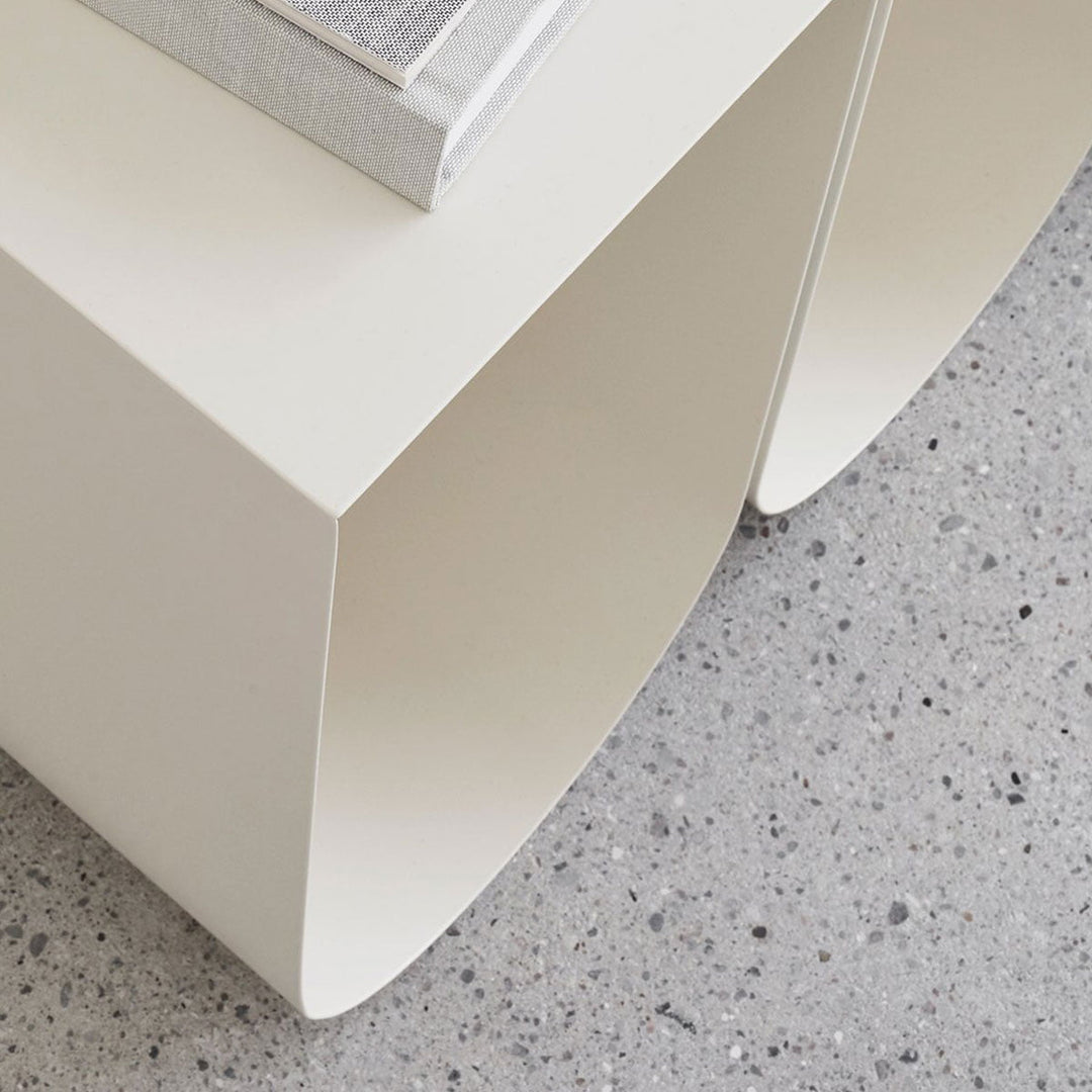 Kristina Dam Beistelltisch Curved