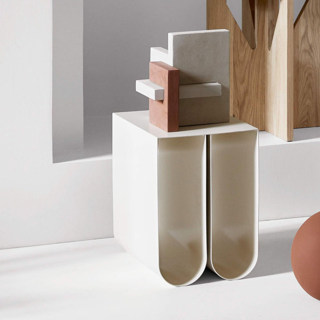 Kristina Dam Beistelltisch Curved Side Table Beige | Weiß
